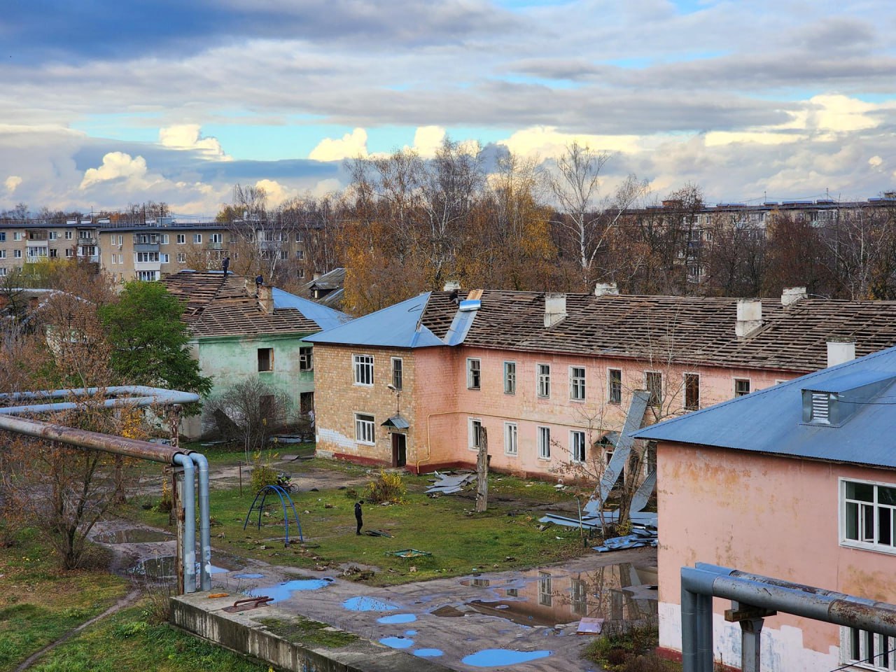 В Старой Купавне приступили к сносу аварийных домов №7 и №9 на улице Чапаева