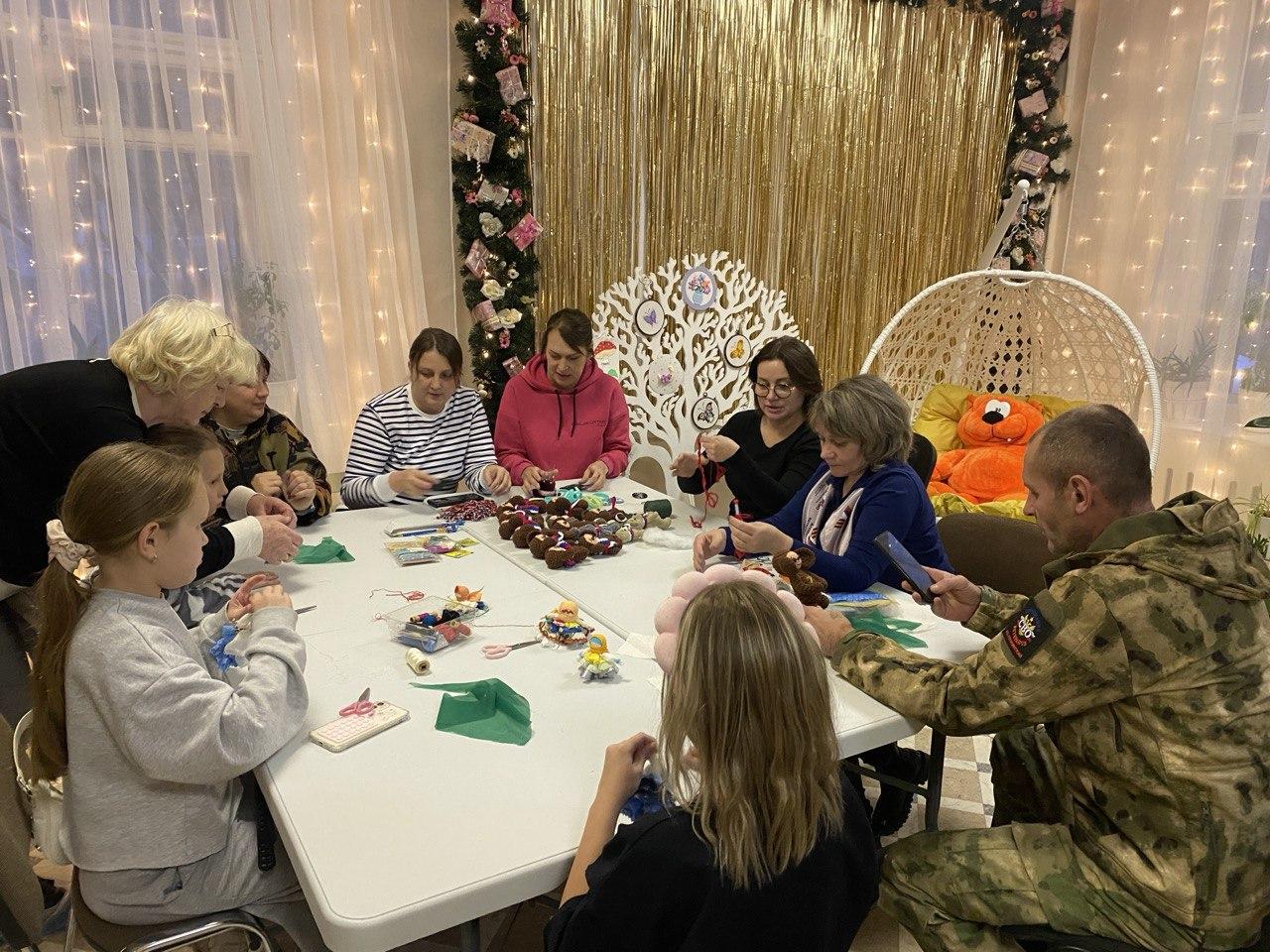 Пушкинские общественные организации «Виктория» и «Творческие многодетные семьи» поздравили с Днем волонтера