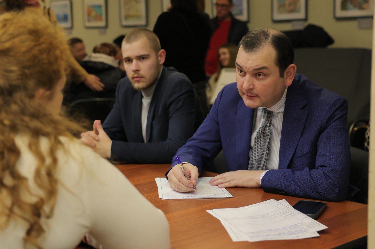 Более 190 человек пришли на «Выездную администрацию» Более 190 человек пришли на «Выездную администрацию»