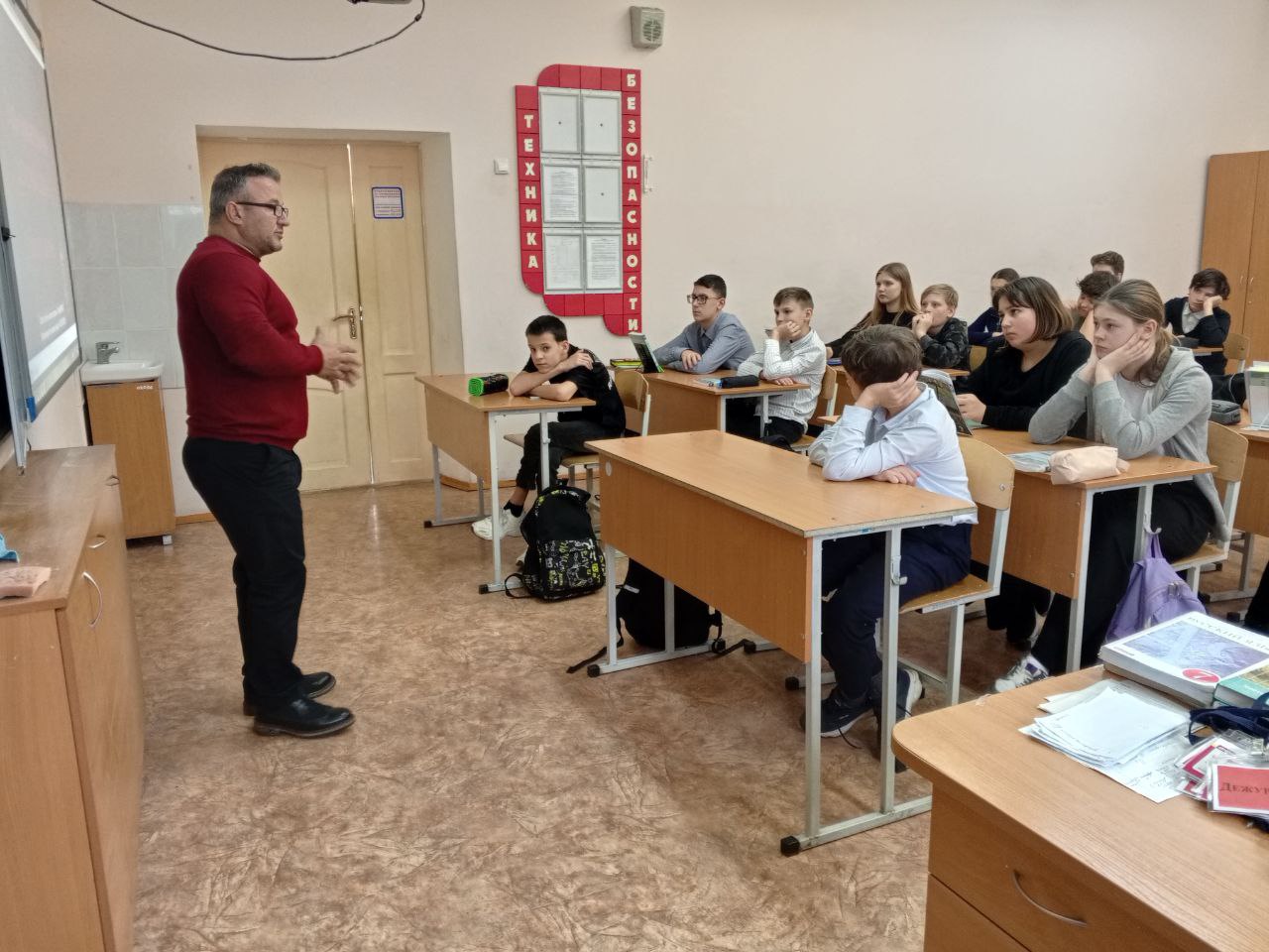 В "Образовательном центре № 2" г. Красноармейск провели профилактическую беседу с учениками по правилам безопасности на объектах транспортной инфраструктуры