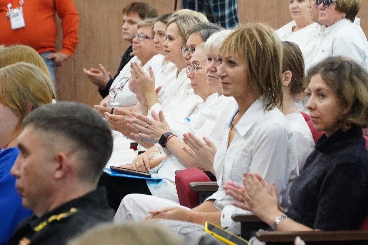 Анна Цивилева: Вручила ключи от новых квартир военнослужащим, а также медицинскому персоналу филиала № 3 Главного военного клинического госпиталя им. Н. Н. Бурденко Минобороны РФ в подмосковной Балашихе Анна Цивилева: Вручила ключи от новых квартир военнослужащим, а также медицинскому персоналу филиала № 3 Главного военного клинического госпиталя им. Н. Н. Бурденко Минобороны РФ в подмосковной Балашихе