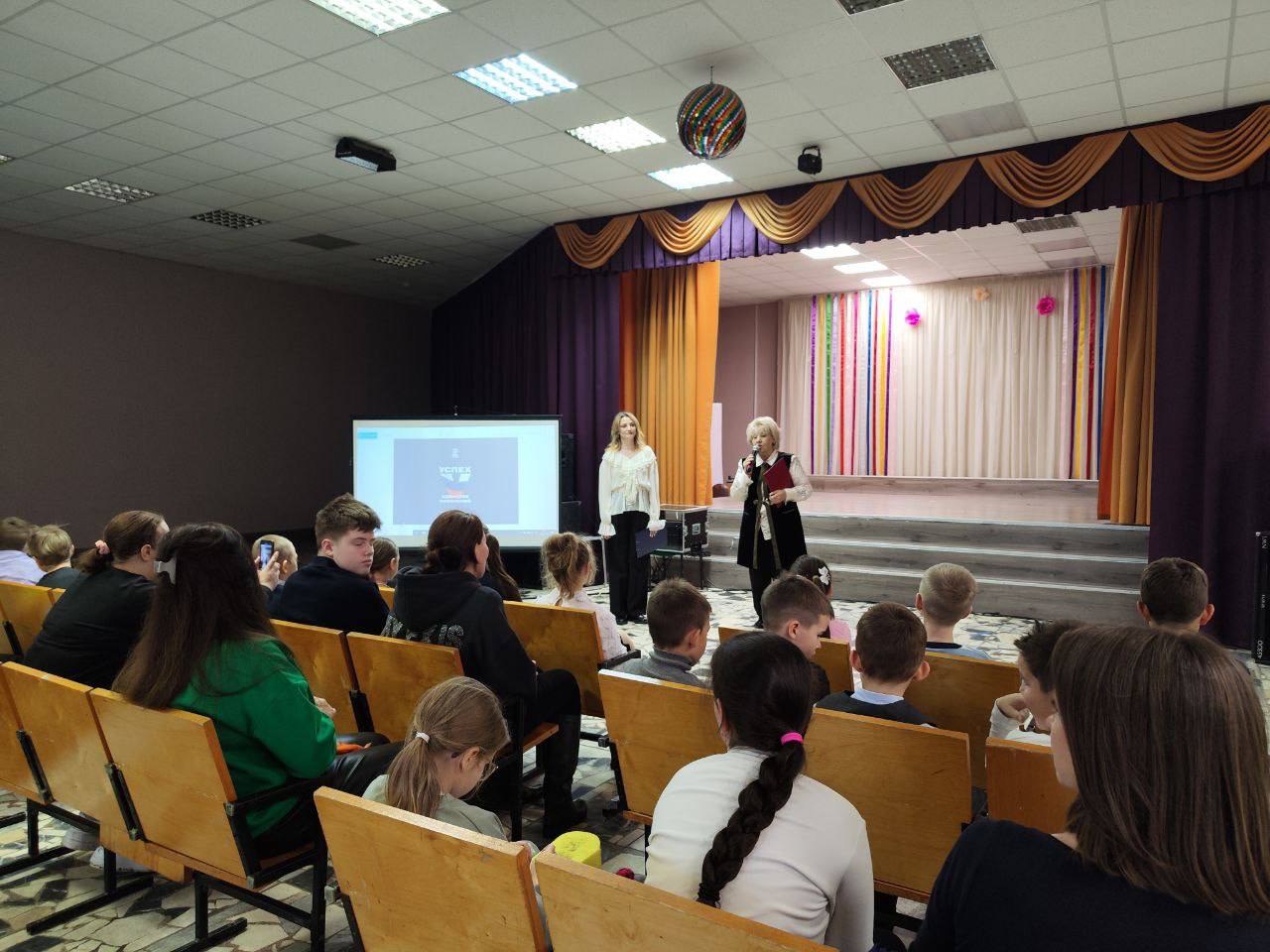 Вчера в Доме культуры «Фортуна» состоялся конкурс чтецов «Наизусть», посвященный Есенинскому празднику поэзии Вчера в Доме культуры «Фортуна» состоялся конкурс чтецов «Наизусть», посвященный Есенинскому празднику поэзии