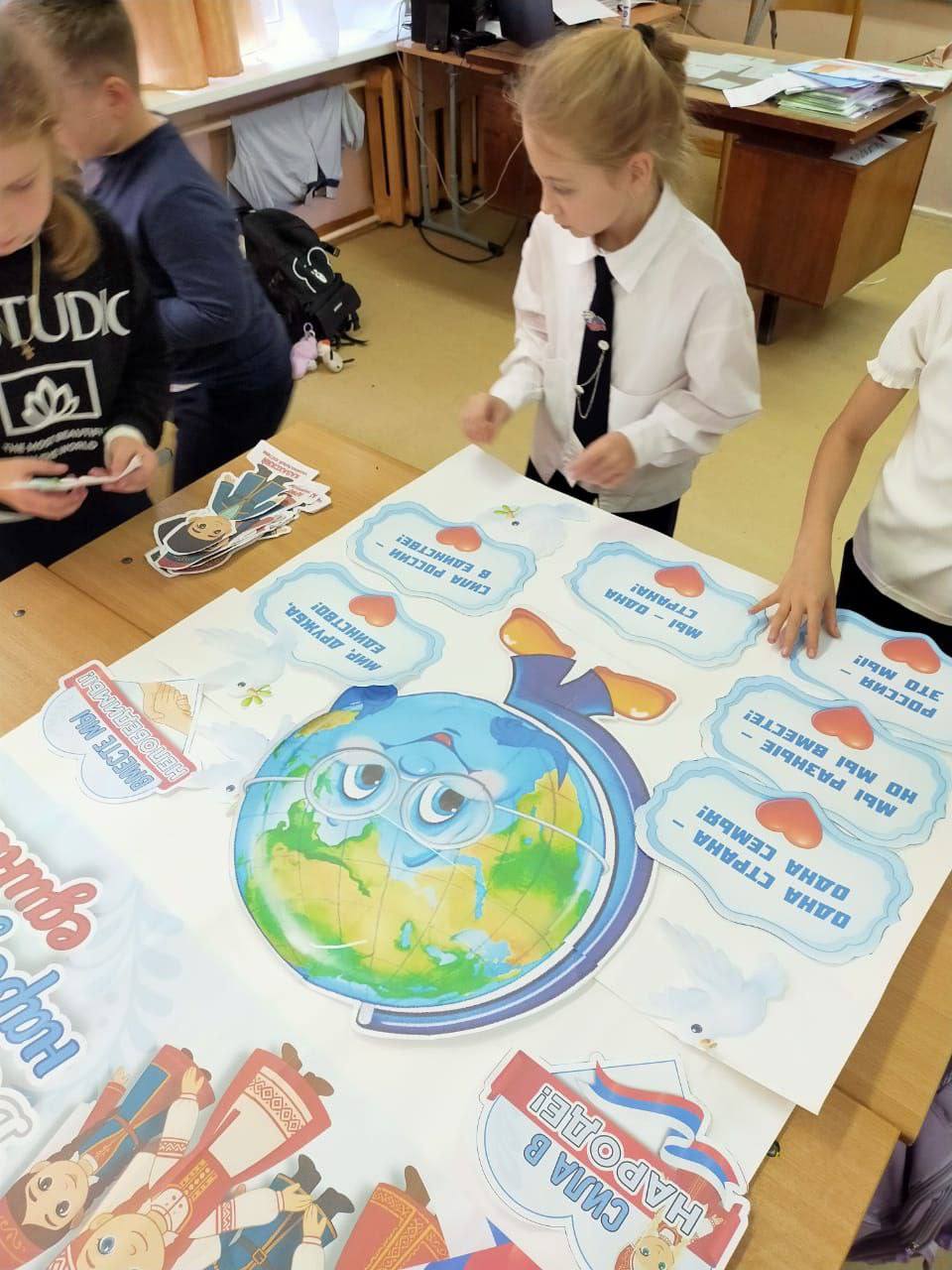 В преддверии праздника  Дня народного единства в МБОУ СШ 10 имени С.Н.Воронина (корпус Мещерское) проходили мероприятия, посвященные этой В преддверии праздника  Дня народного единства в МБОУ СШ 10 имени С.Н.Воронина (корпус Мещерское) проходили мероприятия, посвященные этой