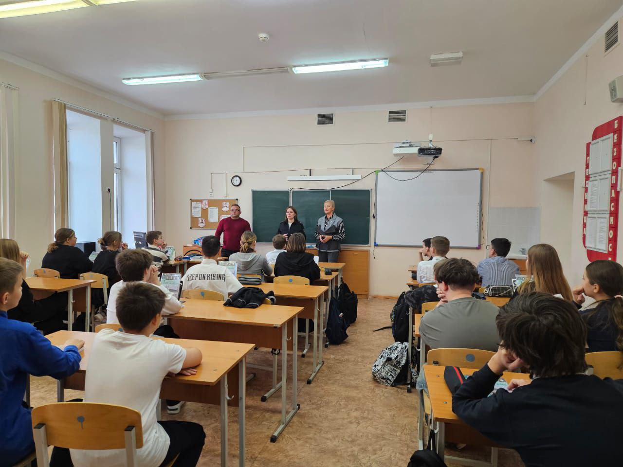 В "Образовательном центре № 2" г. Красноармейск провели профилактическую беседу с учениками по правилам безопасности на объектах транспортной инфраструктуры В "Образовательном центре № 2" г. Красноармейск провели профилактическую беседу с учениками по правилам безопасности на объектах транспортной инфраструктуры