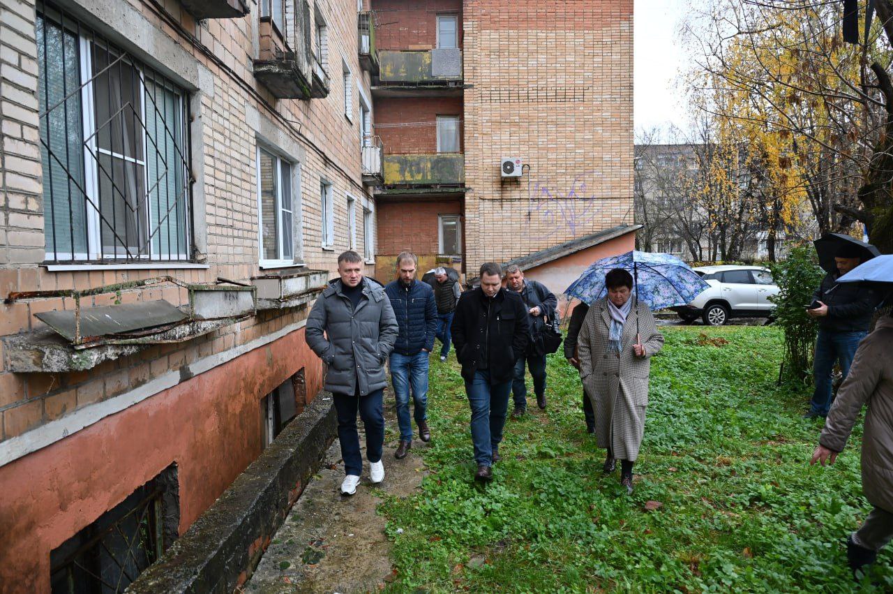 Выехал на ул. Серпуховскую, 26. В августе мы с жителями и управляющей компанией разбирали накопившиеся проблемы этого дома Выехал на ул. Серпуховскую, 26. В августе мы с жителями и управляющей компанией разбирали накопившиеся проблемы этого дома