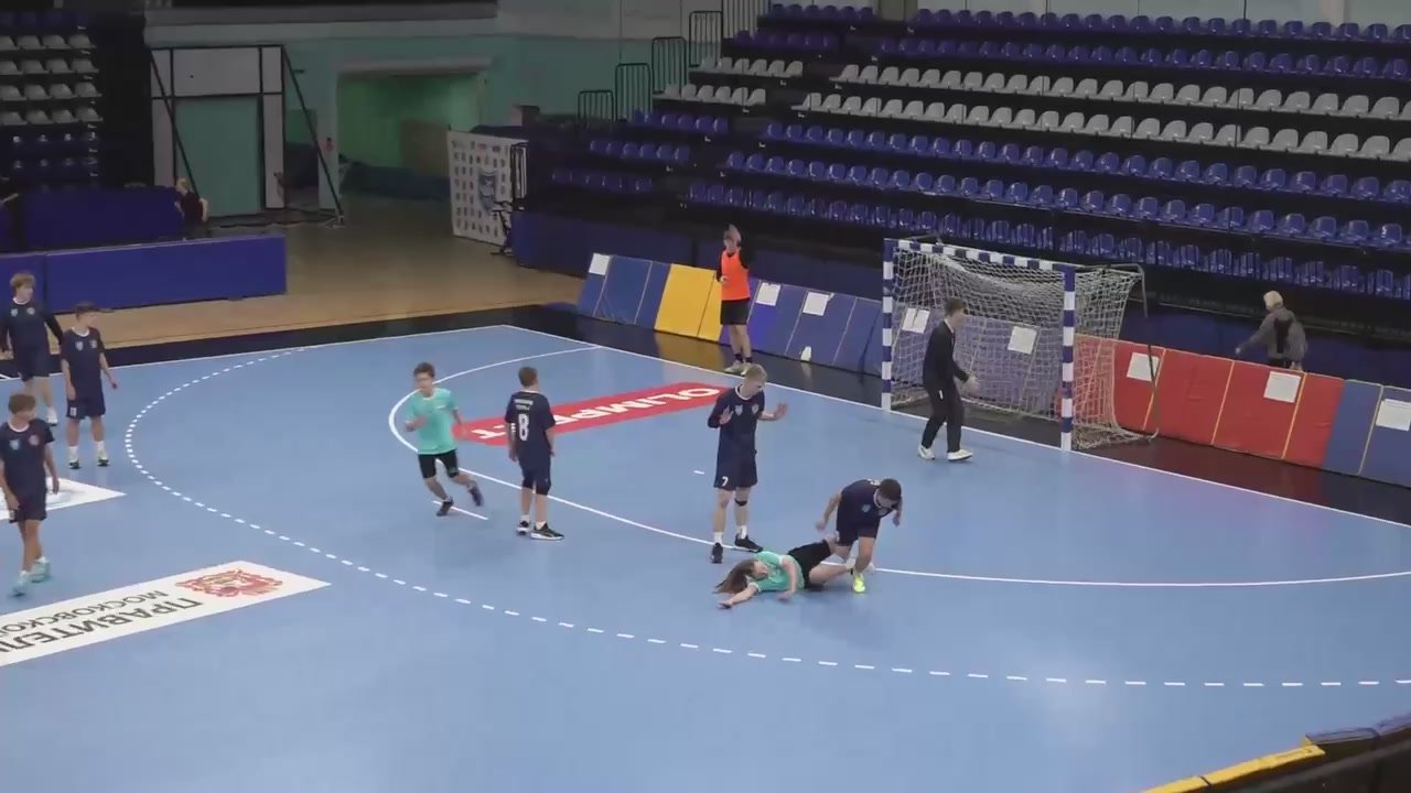 Михаил Собакин: Приветствовал участников и почетных гостей первых матчей по гандболу Чеховской Школьной Лиги, которые прошли на домашней арене «Чеховских медведей»