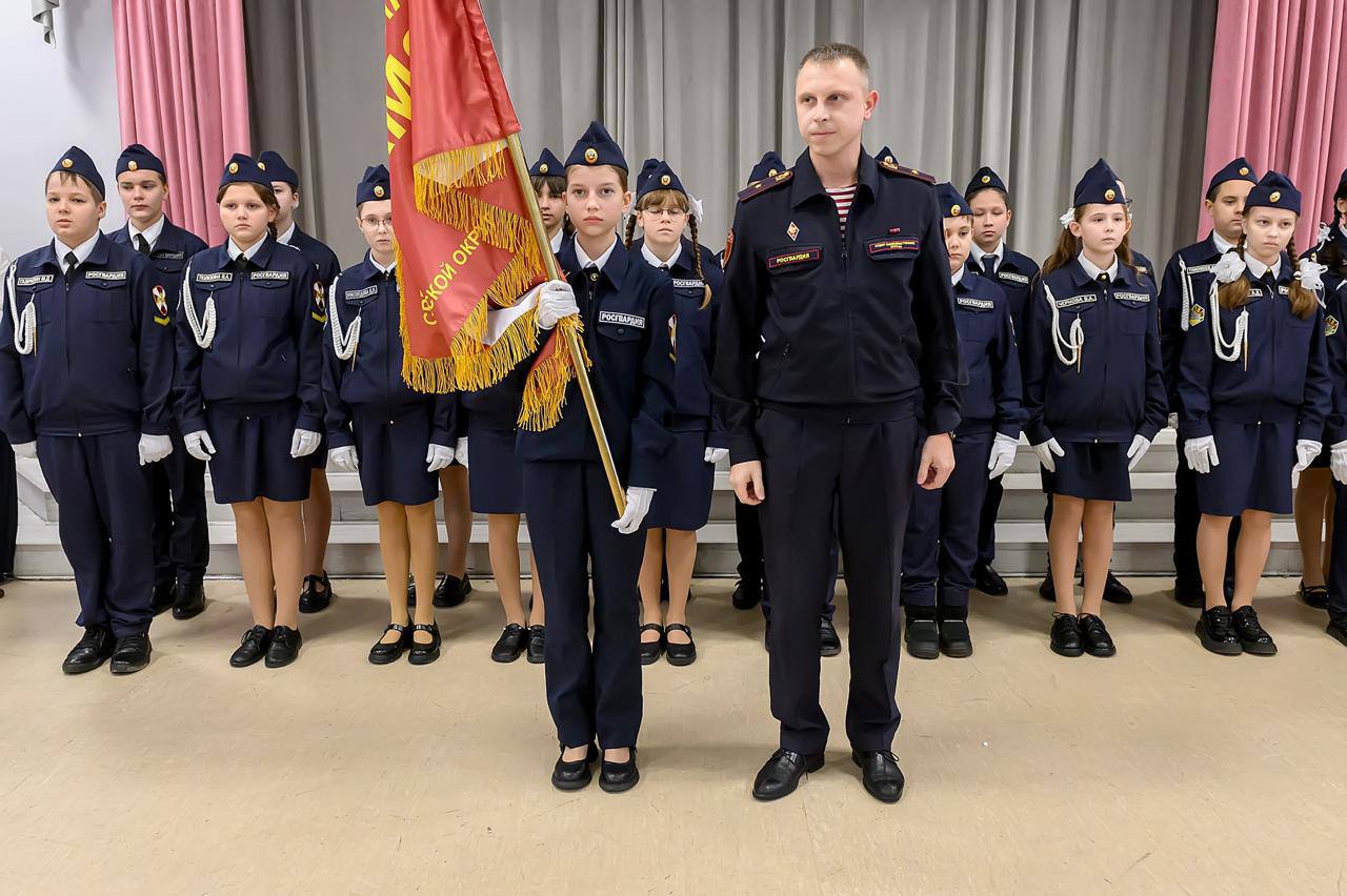 В школе №18 имени Подольских курсантов более 30 учеников посвятили в кадеты В школе №18 имени Подольских курсантов более 30 учеников посвятили в кадеты