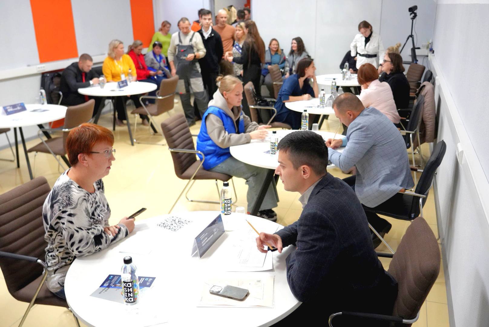 Вместе с профильными заместителями провели «выездную администрацию» в стенах предприятия «Фототех» Вместе с профильными заместителями провели «выездную администрацию» в стенах предприятия «Фототех»