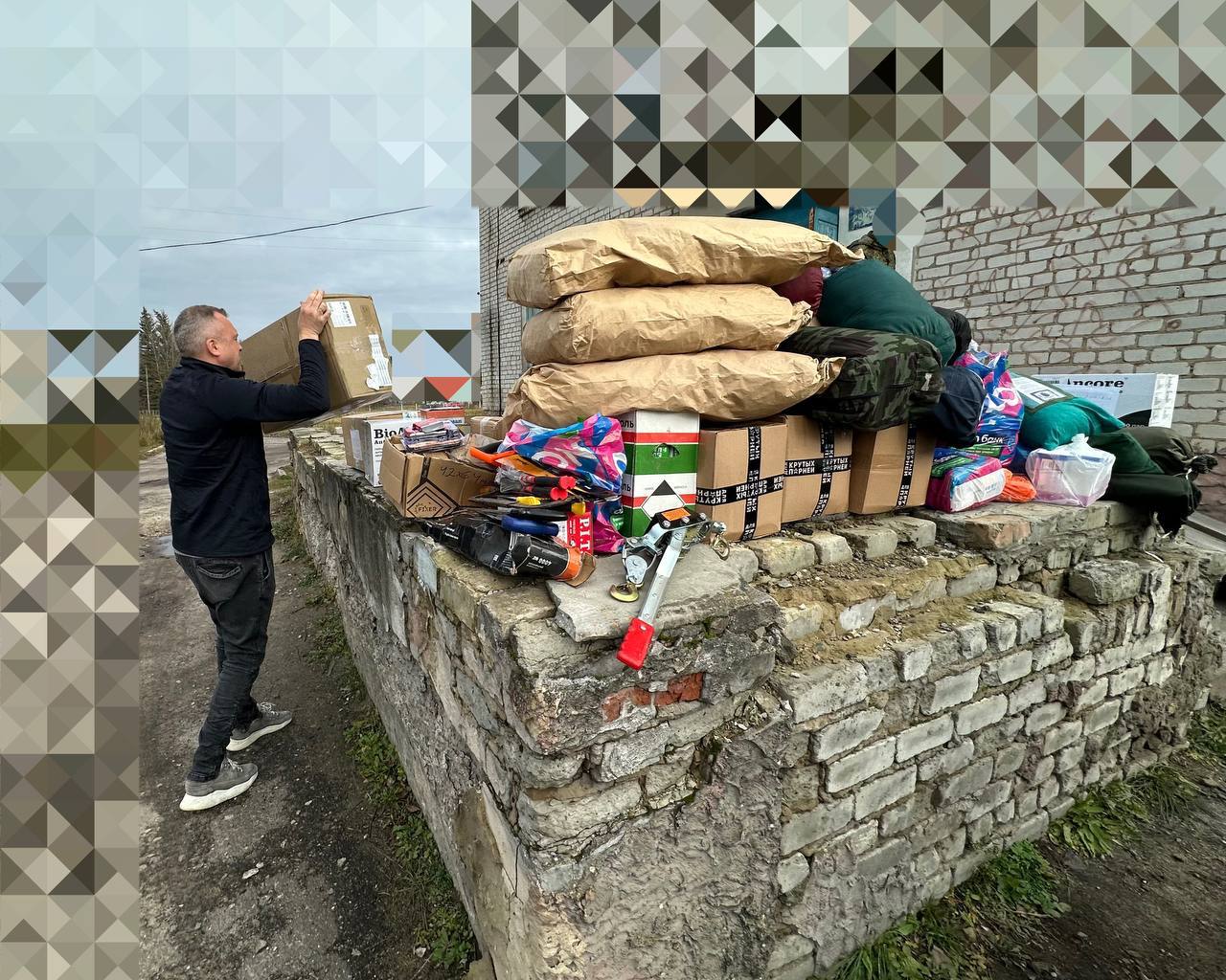 Евгений Попов: Друзья, наша «Нива», переданная семьей Александра и Людмилы Ж., теперь помогает медикам вывозить раненых с линии фронта Евгений Попов: Друзья, наша «Нива», переданная семьей Александра и Людмилы Ж., теперь помогает медикам вывозить раненых с линии фронта