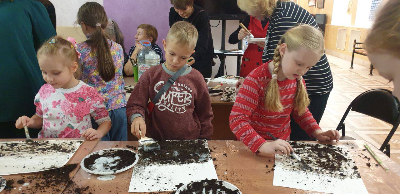 Выставка современного искусства «Проницательные периоды» открылась в Балашихе Выставка современного искусства «Проницательные периоды» открылась в Балашихе