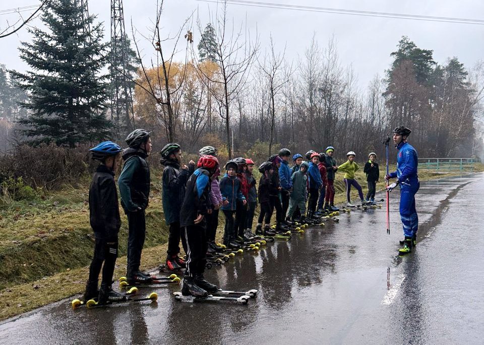 29 октября для воспитанников спортшколы «Ивантеевка» прошел по-настоящему ценный мастер-класс по лыжным гонкам 29 октября для воспитанников спортшколы «Ивантеевка» прошел по-настоящему ценный мастер-класс по лыжным гонкам