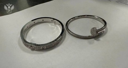 Cartier в обуви пассажира обнаружили таможенники