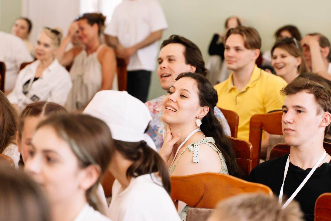 Сегодня я с огромным удовольствием поздравляю весь коллектив Московского областного театра драмы и комедии! Сегодня я с огромным удовольствием поздравляю весь коллектив Московского областного театра драмы и комедии!