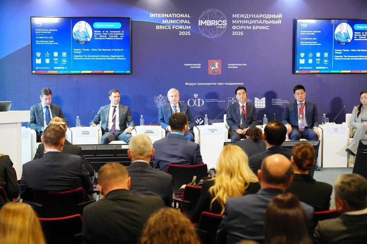 Станислав Каторов: В рамках международного муниципального форума БРИКС, прошедшего в Санкт-Петербурге, наш округ принял участие в сессии, в которой представили опыт нашего взаимодействия с Китаем Станислав Каторов: В рамках международного муниципального форума БРИКС, прошедшего в Санкт-Петербурге, наш округ принял участие в сессии, в которой представили опыт нашего взаимодействия с Китаем