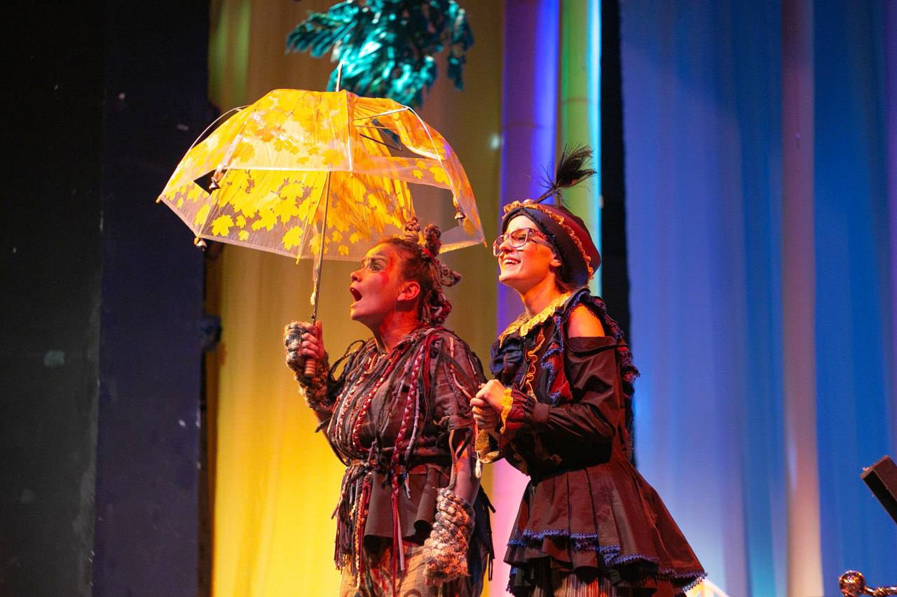 Сегодня я с огромным удовольствием поздравляю весь коллектив Московского областного театра драмы и комедии! Сегодня я с огромным удовольствием поздравляю весь коллектив Московского областного театра драмы и комедии!