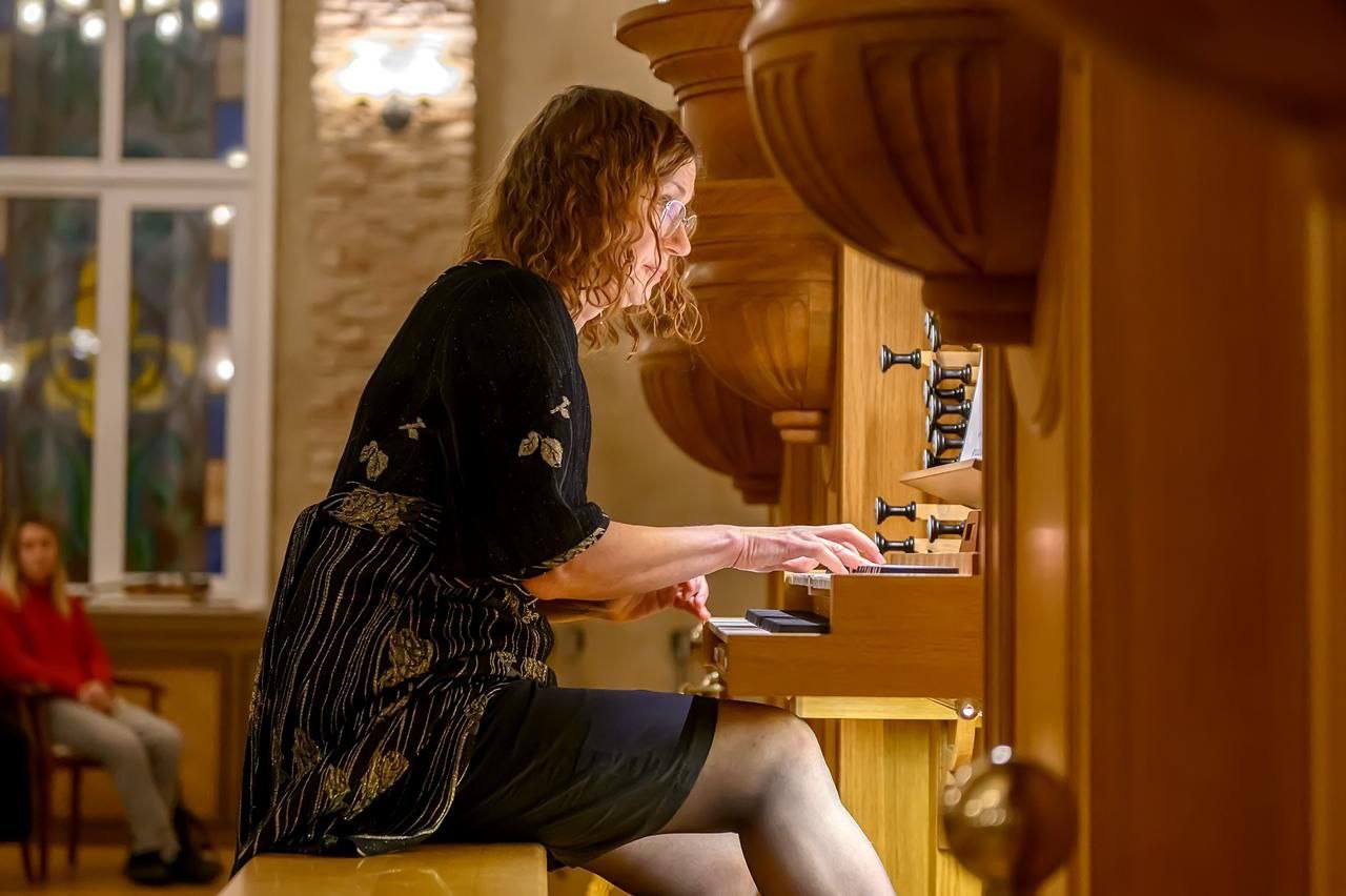 Концерт «Серафим в триединстве», который состоялся сегодня в КПЦ «Дубровицы», стал настоящим праздником музыки Концерт «Серафим в триединстве», который состоялся сегодня в КПЦ «Дубровицы», стал настоящим праздником музыки