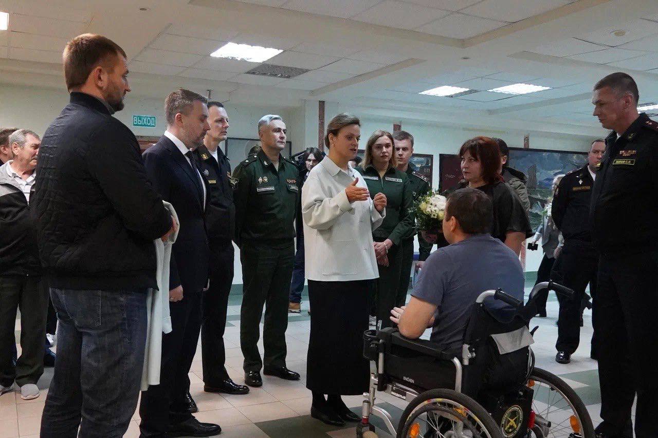 Анна Цивилева: Вручила ключи от новых квартир военнослужащим, а также медицинскому персоналу филиала № 3 Главного военного клинического госпиталя им. Н. Н. Бурденко Минобороны РФ в подмосковной Балашихе Анна Цивилева: Вручила ключи от новых квартир военнослужащим, а также медицинскому персоналу филиала № 3 Главного военного клинического госпиталя им. Н. Н. Бурденко Минобороны РФ в подмосковной Балашихе