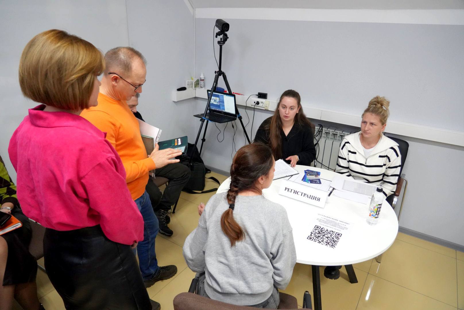 Вместе с профильными заместителями провели «выездную администрацию» в стенах предприятия «Фототех» Вместе с профильными заместителями провели «выездную администрацию» в стенах предприятия «Фототех»