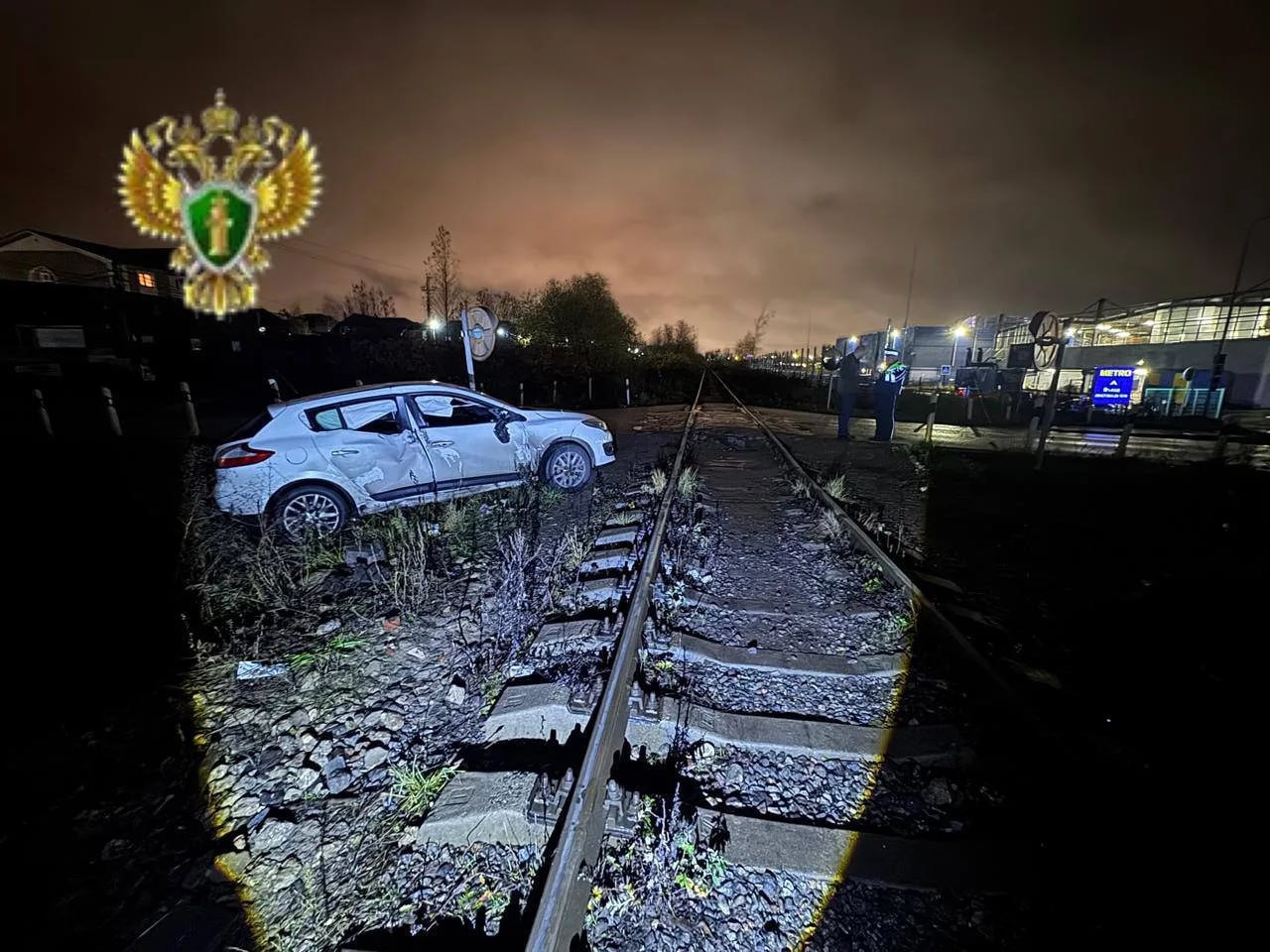 Семилетний ребенок пострадал в результате столкновения автомобиля с тепловозом на железной дороге в Подмосковье, сообщил источник РЕН ТВ Семилетний ребенок пострадал в результате столкновения автомобиля с тепловозом на железной дороге в Подмосковье, сообщил источник РЕН ТВ