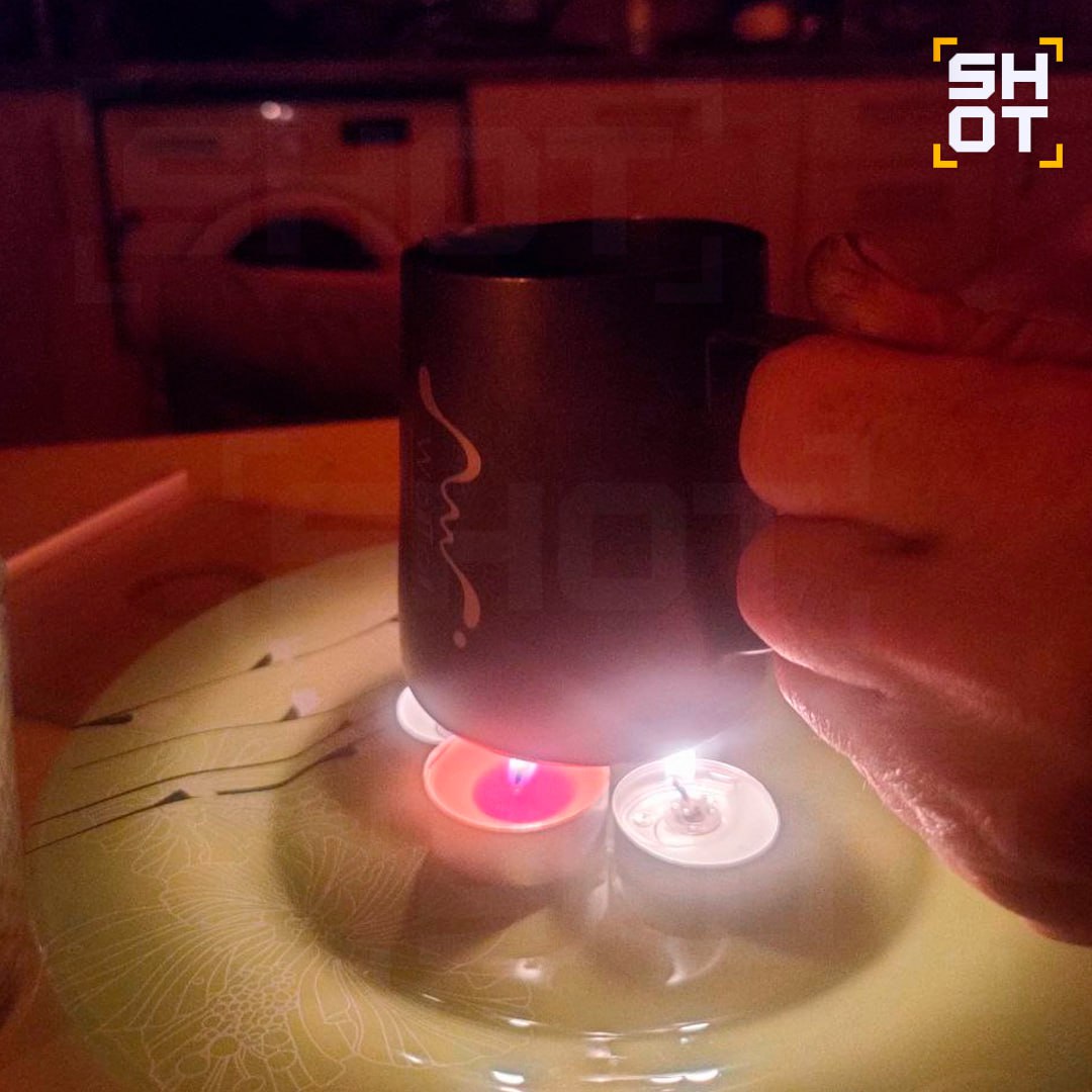 Вот такая романтическая атмосфера при свечах сейчас в подмосковном ЖК «Императорские Мытищи», где уже более пяти часов нет электричества Вот такая романтическая атмосфера при свечах сейчас в подмосковном ЖК «Императорские Мытищи», где уже более пяти часов нет электричества