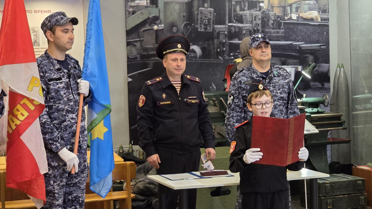 Торжественную присягу приняли первые кадеты Сергиевской школы Торжественную присягу приняли первые кадеты Сергиевской школы