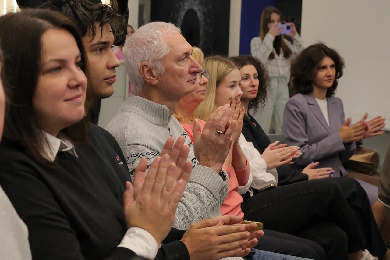 Игорь Трифонов: В молодёжном центре «Космос» прошли торжественные проводы королёвцев, которые отправляются на службу в ряды Вооружённых сил Российской Федерации Игорь Трифонов: В молодёжном центре «Космос» прошли торжественные проводы королёвцев, которые отправляются на службу в ряды Вооружённых сил Российской Федерации