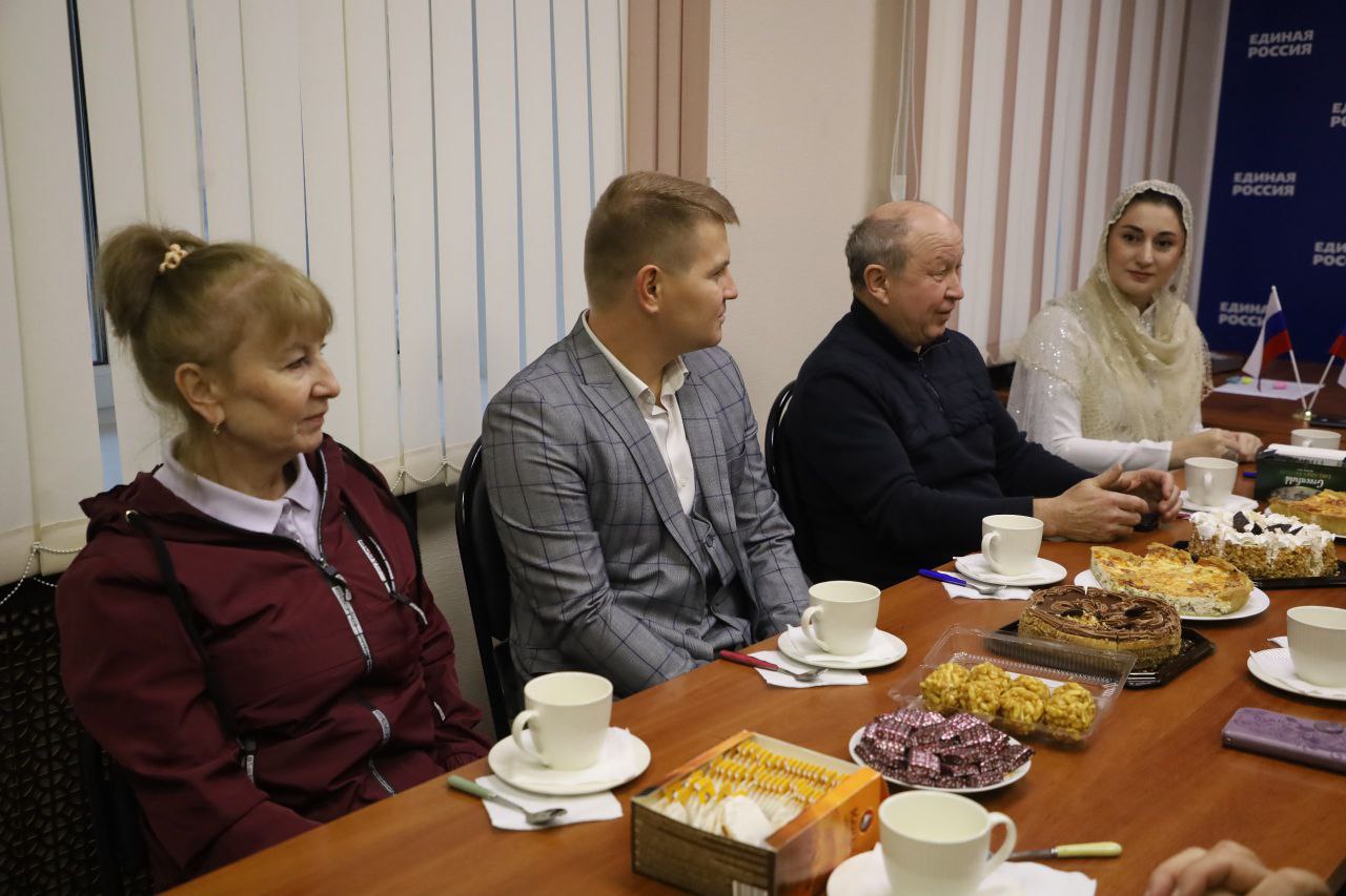 В Общественной приёмной партии «Единая Россия» Г.о. Серпухов представители диаспор рассказали о своей культуре В Общественной приёмной партии «Единая Россия» Г.о. Серпухов представители диаспор рассказали о своей культуре