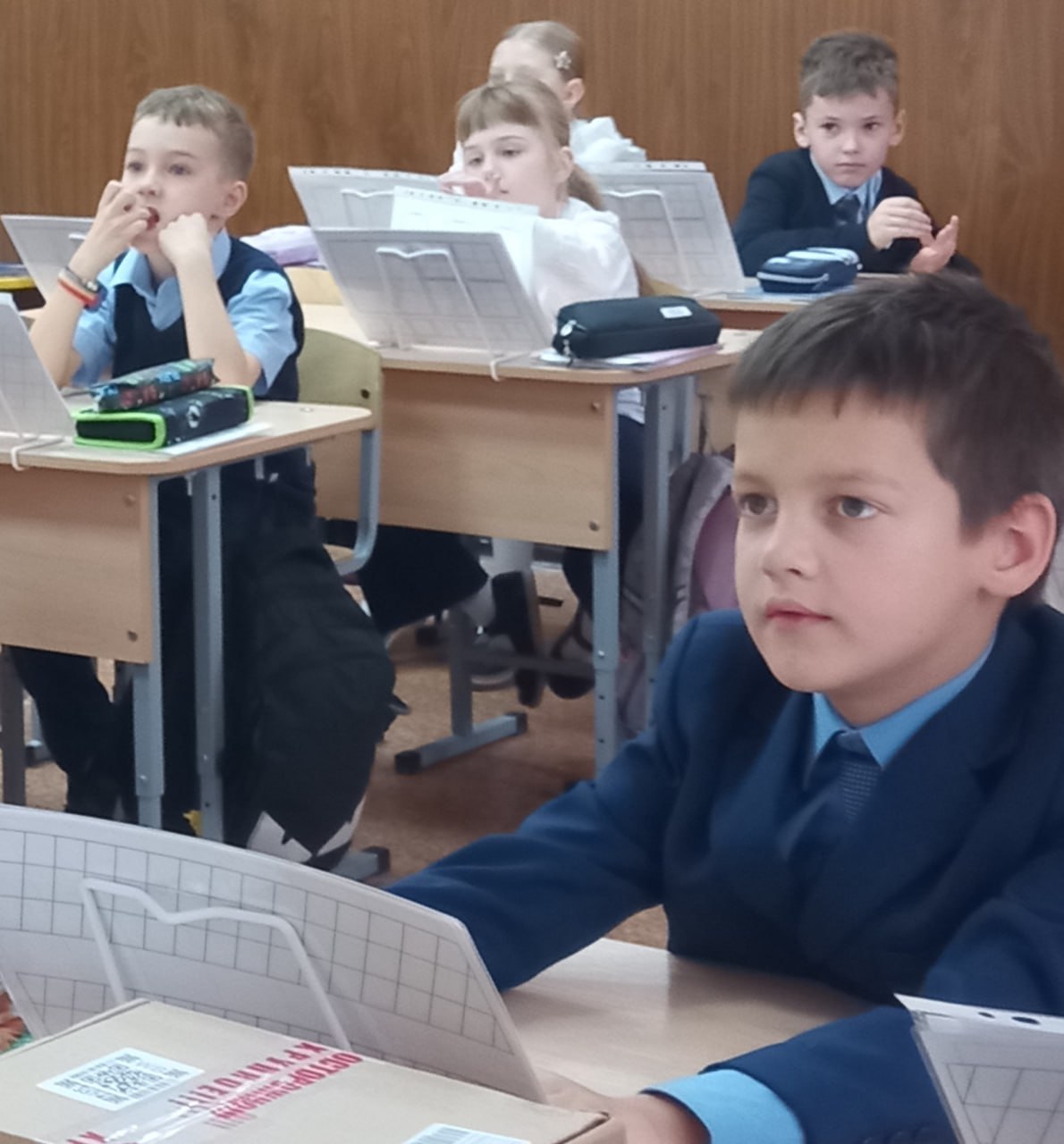 Чеховские школьники окунулись в атмосферу золотой осени Чеховские школьники окунулись в атмосферу золотой осени