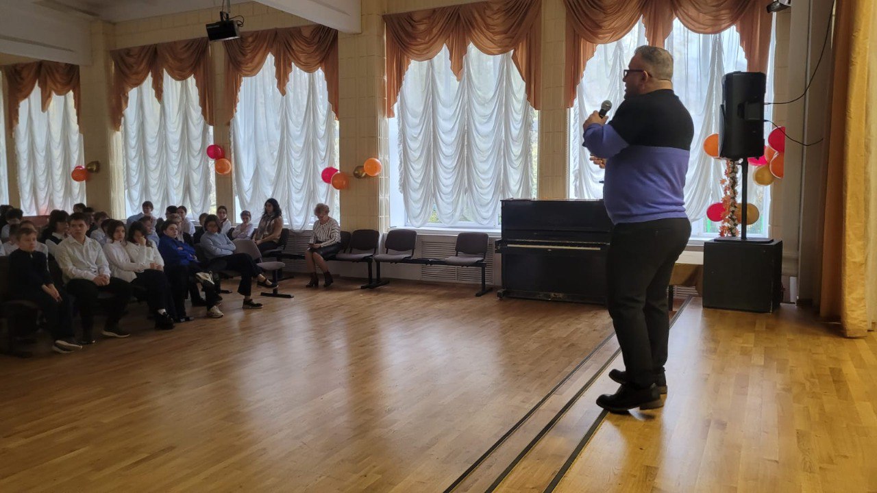 Для школьников Королёва провели открытый урок по правилам поведения на железной дороге Для школьников Королёва провели открытый урок по правилам поведения на железной дороге