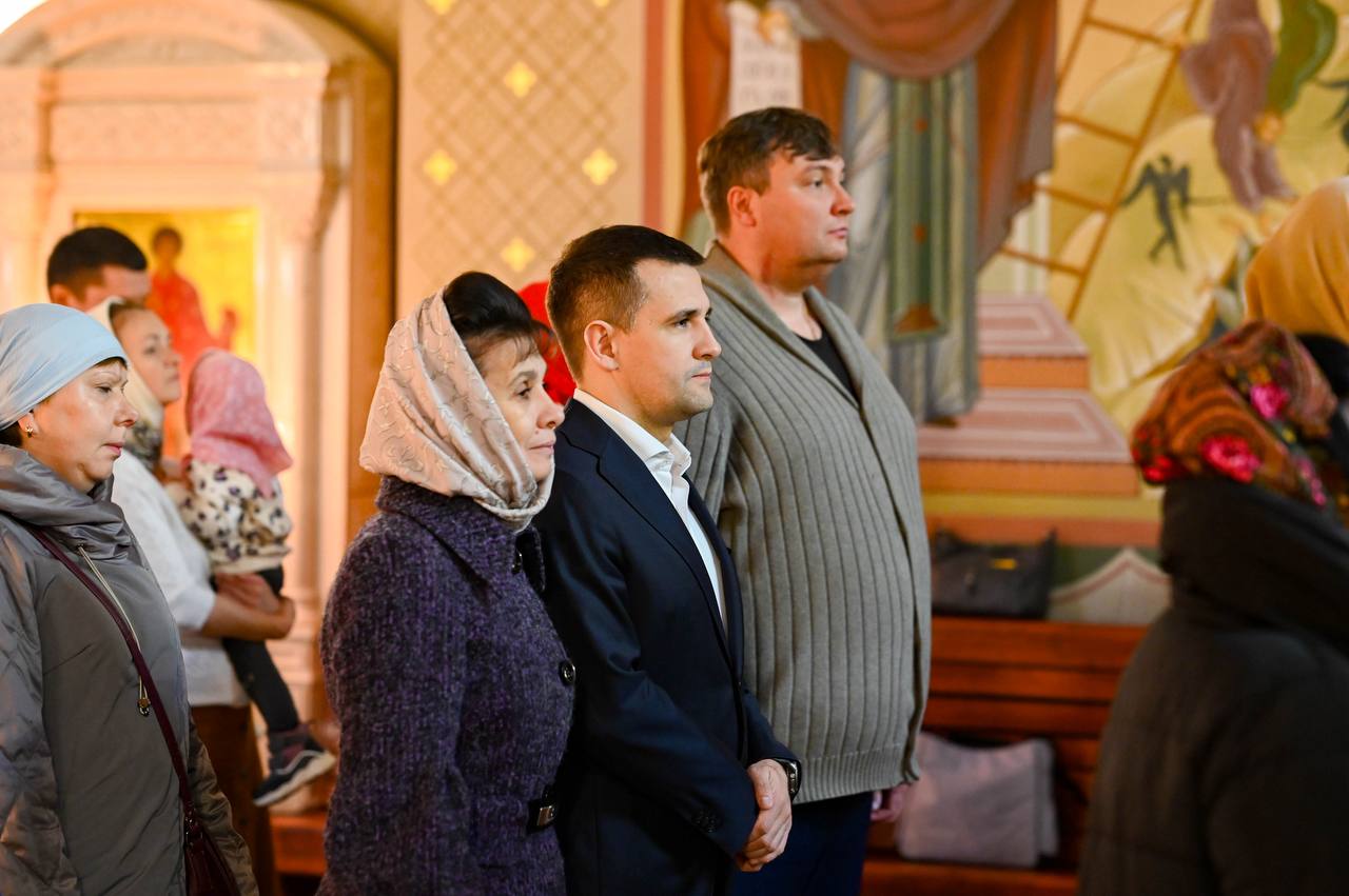 Станислав Каторов: В день почитания святого Иосифа Волоцкого совместно с депутатами Совета депутатов Ленинского округа присутствовали на богослужении, которое возглавил Архиепископ Аксий в храме Преподобного Иосифа Волоцкого... Станислав Каторов: В день почитания святого Иосифа Волоцкого совместно с депутатами Совета депутатов Ленинского округа присутствовали на богослужении, которое возглавил Архиепископ Аксий в храме Преподобного Иосифа Волоцкого...