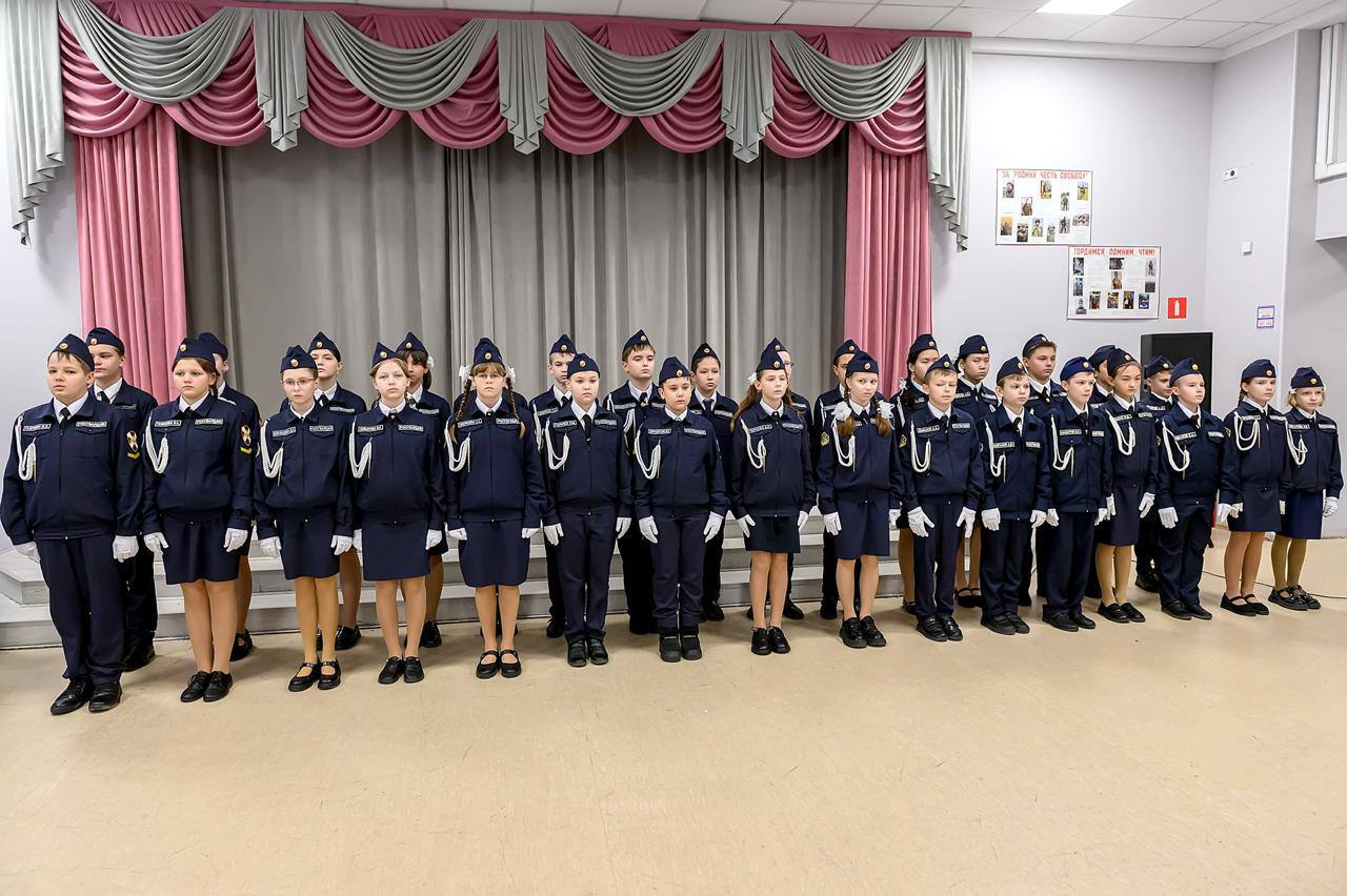 В школе №18 имени Подольских курсантов более 30 учеников посвятили в кадеты В школе №18 имени Подольских курсантов более 30 учеников посвятили в кадеты