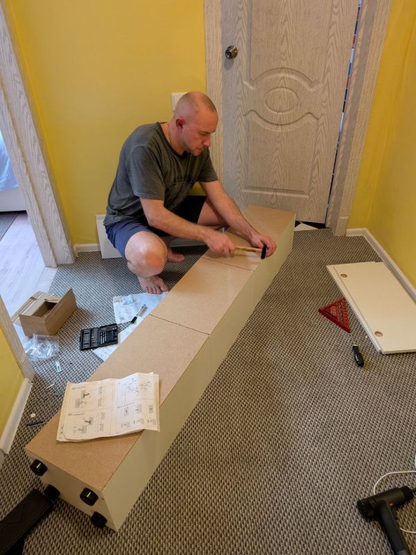 Константин Михальков: Задача на вечер — собрать шкаф