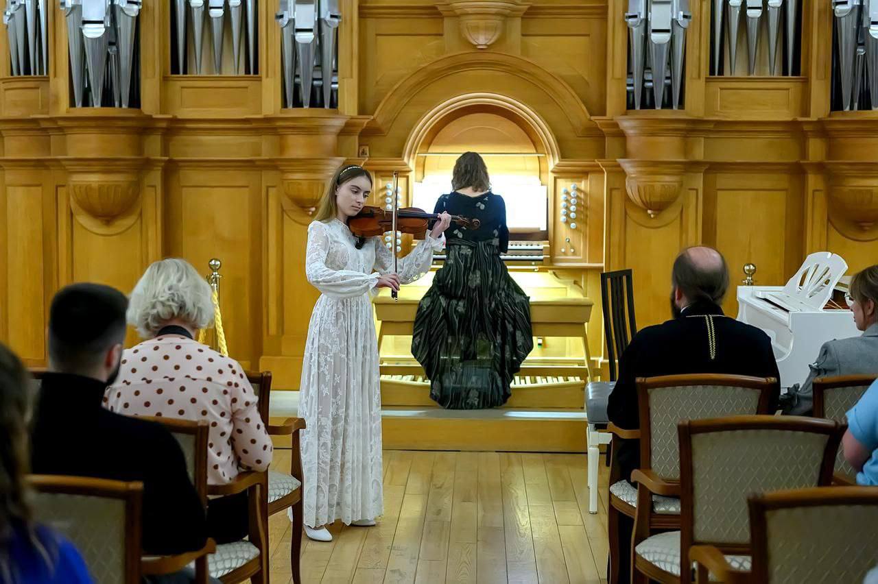 Концерт «Серафим в триединстве», который состоялся сегодня в КПЦ «Дубровицы», стал настоящим праздником музыки Концерт «Серафим в триединстве», который состоялся сегодня в КПЦ «Дубровицы», стал настоящим праздником музыки