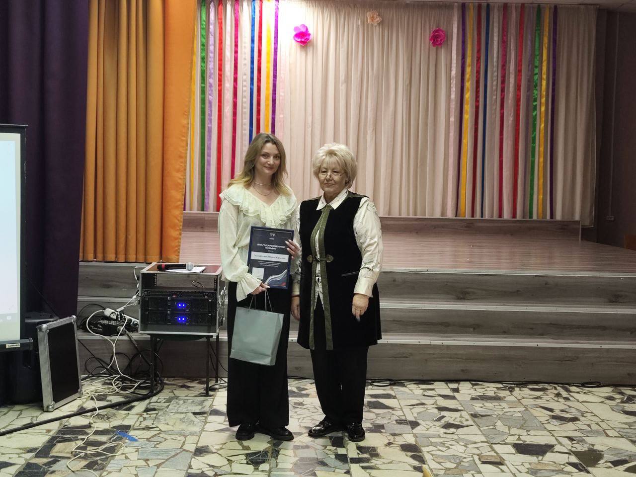 Вчера в Доме культуры «Фортуна» состоялся конкурс чтецов «Наизусть», посвященный Есенинскому празднику поэзии Вчера в Доме культуры «Фортуна» состоялся конкурс чтецов «Наизусть», посвященный Есенинскому празднику поэзии