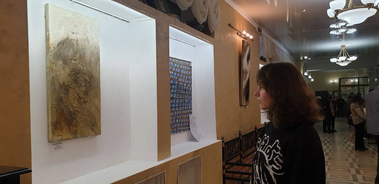 Выставка современного искусства «Проницательные периоды» открылась в Балашихе Выставка современного искусства «Проницательные периоды» открылась в Балашихе