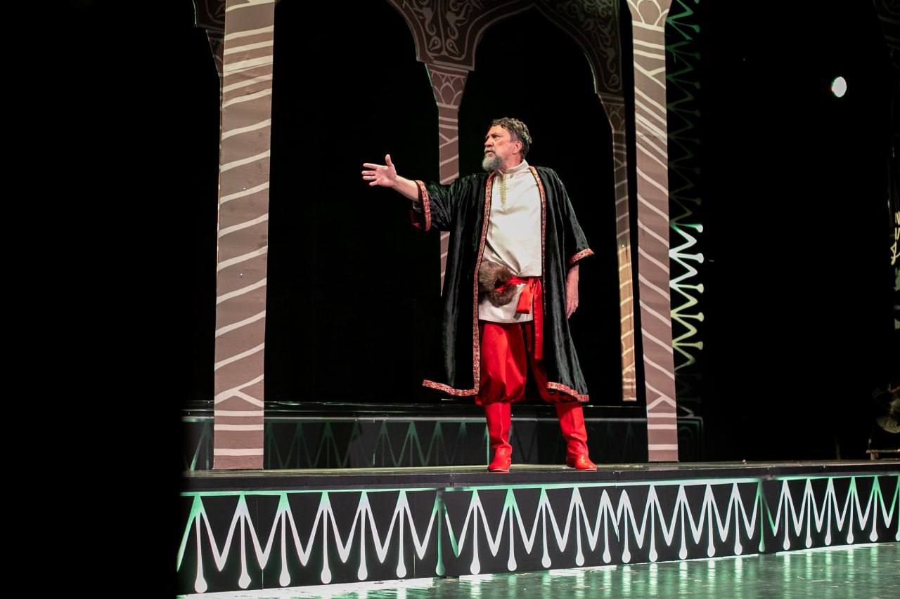 Сегодня я с огромным удовольствием поздравляю весь коллектив Московского областного театра драмы и комедии! Сегодня я с огромным удовольствием поздравляю весь коллектив Московского областного театра драмы и комедии!