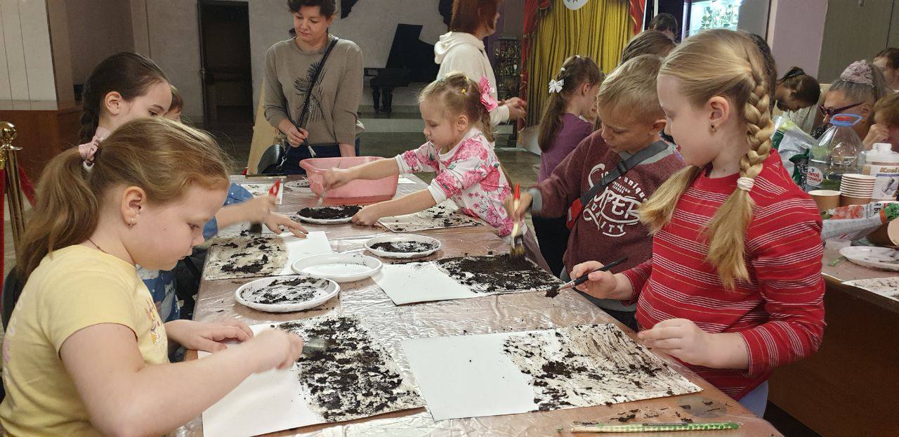 Выставка современного искусства «Проницательные периоды» открылась в Балашихе Выставка современного искусства «Проницательные периоды» открылась в Балашихе