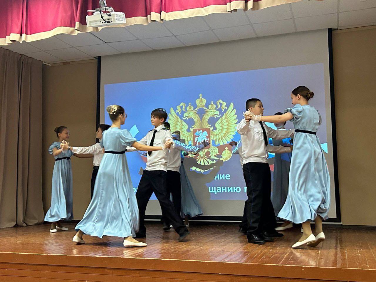 Сегодня в торжественной обстановке девчонкам и мальчишкам 5 «К» класса Гимназии № 2 муниципального округа Чехов было присвоено почетное звание «Предкадет» Сегодня в торжественной обстановке девчонкам и мальчишкам 5 «К» класса Гимназии № 2 муниципального округа Чехов было присвоено почетное звание «Предкадет»