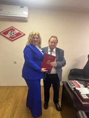 По поручению главы городского округа Серпухов, Алексея Владимировича Шимко, я имела честь поздравить генерального директора и весь коллектив завода с величественным 80-летним юбилеем!