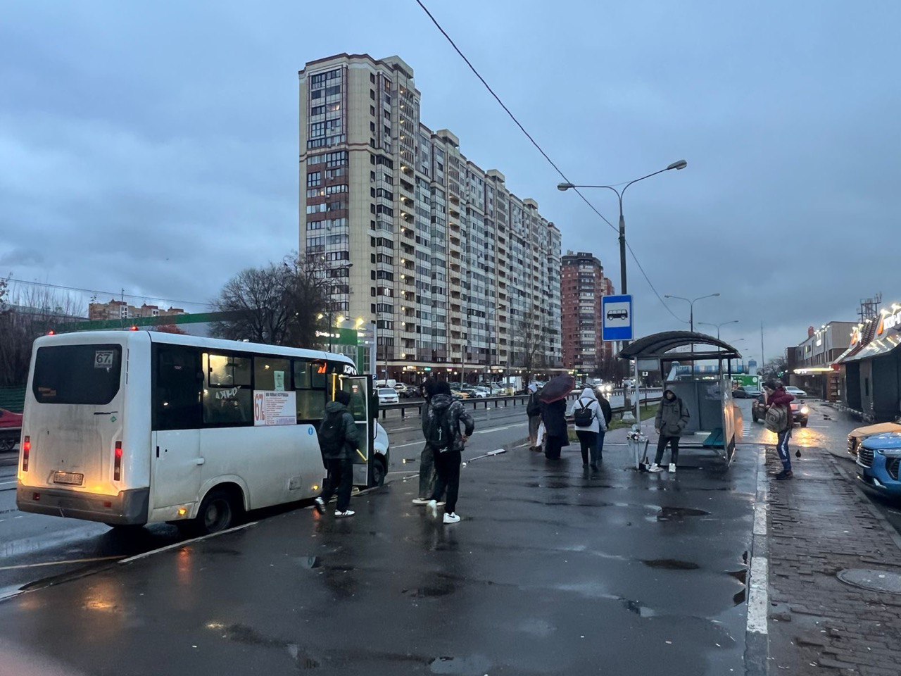 Два дополнительных автобуса начали курсировать в Люберцах в утренние часы пик на маршруте №67 от остановки «Школа» до метро «Котельники» Два дополнительных автобуса начали курсировать в Люберцах в утренние часы пик на маршруте №67 от остановки «Школа» до метро «Котельники»