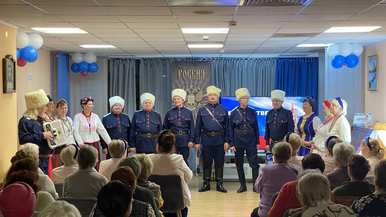 г.Чехов. Сегодня в клубе Активного долголетия прошла праздничная концертная программа, посвященная Дню народного единства «В единстве наша сила» г.Чехов. Сегодня в клубе Активного долголетия прошла праздничная концертная программа, посвященная Дню народного единства «В единстве наша сила»