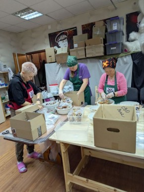 В Электроуглях активно работает волонтерское объединение «Полевая кухня «Варяг»