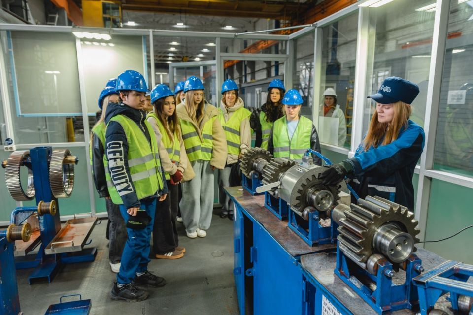 В рамках Всероссийской акции «Неделя без турникетов» Демиховский машиностроительный завод провёл 21 экскурсию для учащихся из 12 учебных заведений Орехово-Зуевского и Павлово-Посадского округов, а также Москвы