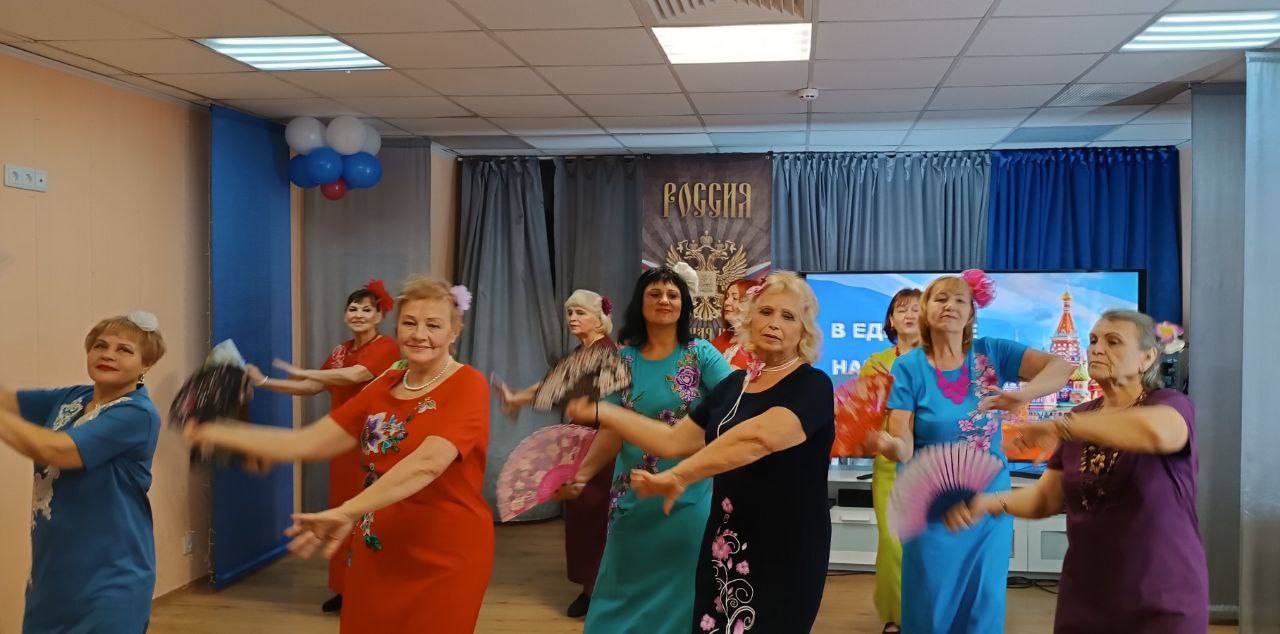 г.Чехов. Сегодня в клубе Активного долголетия прошла праздничная концертная программа, посвященная Дню народного единства «В единстве наша сила» г.Чехов. Сегодня в клубе Активного долголетия прошла праздничная концертная программа, посвященная Дню народного единства «В единстве наша сила»
