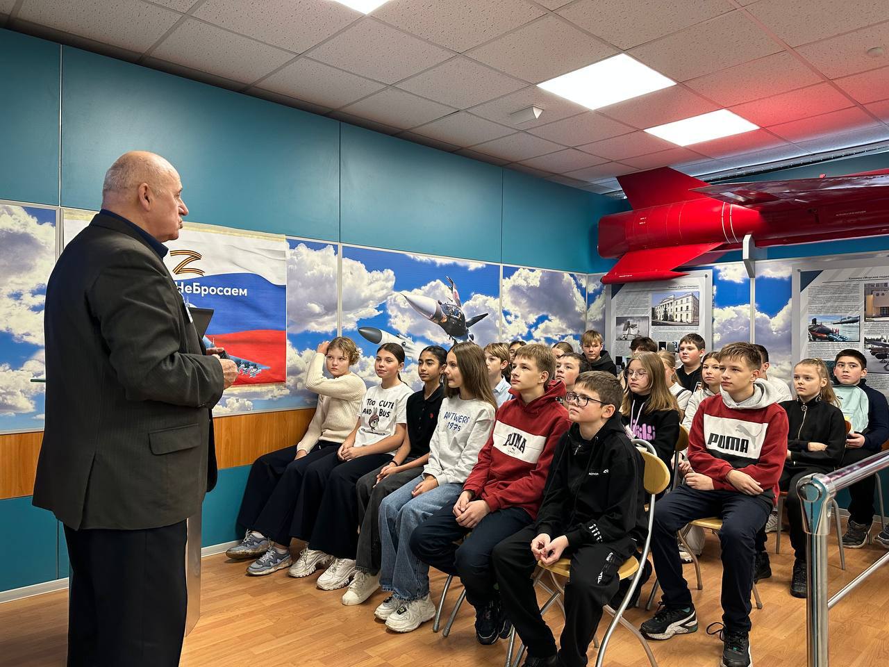 Учащиеся школы № 1 совершили познавательную экскурсию на предприятие «Тактическое ракетное вооружение»