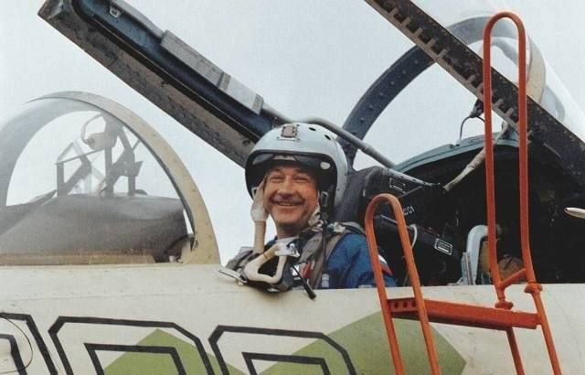 1 ноября 1989 состоялось знаковое событие в истории отечественной авиации и Военно-морского флота — первая посадка самолета на палубу авианесущего крейсера