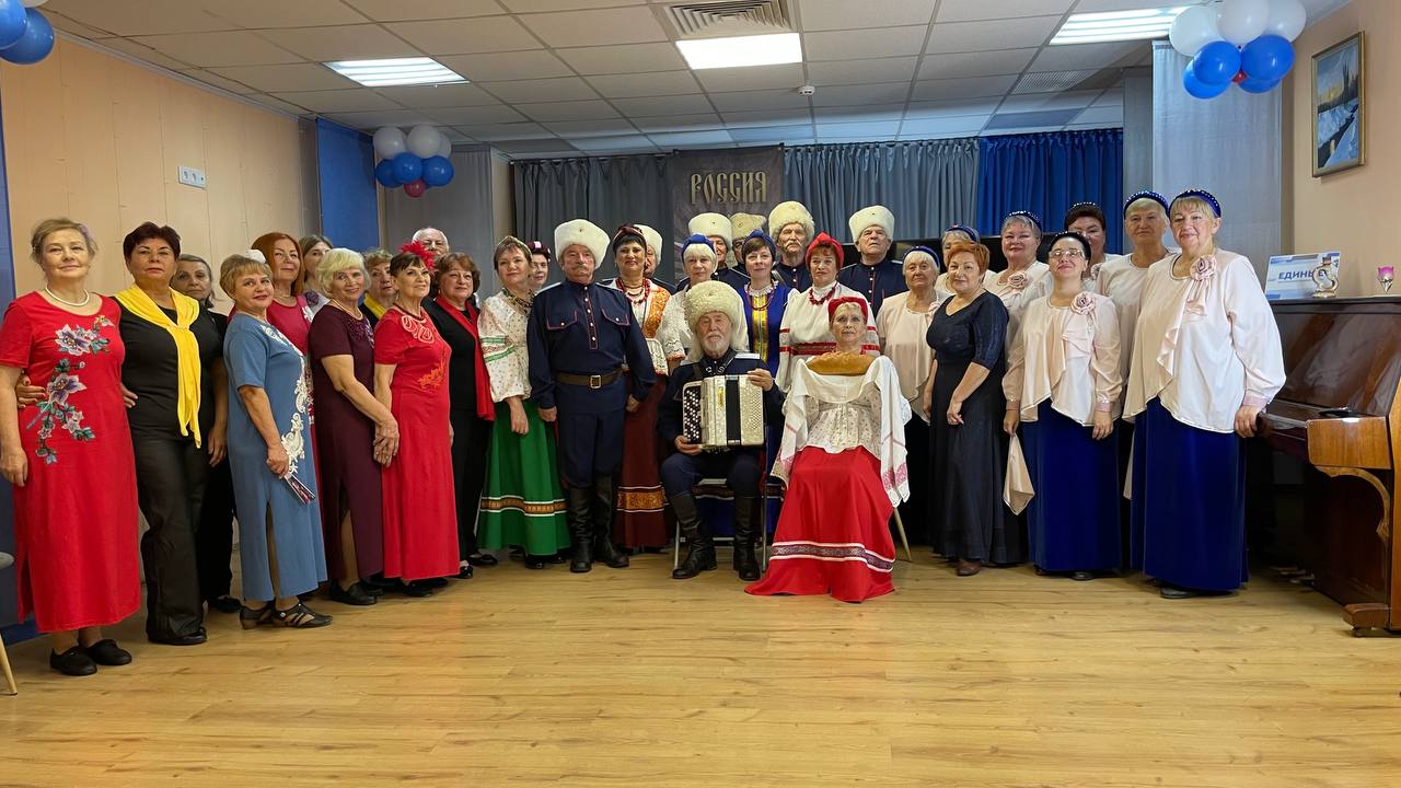 г.Чехов. Сегодня в клубе Активного долголетия прошла праздничная концертная программа, посвященная Дню народного единства «В единстве наша сила»