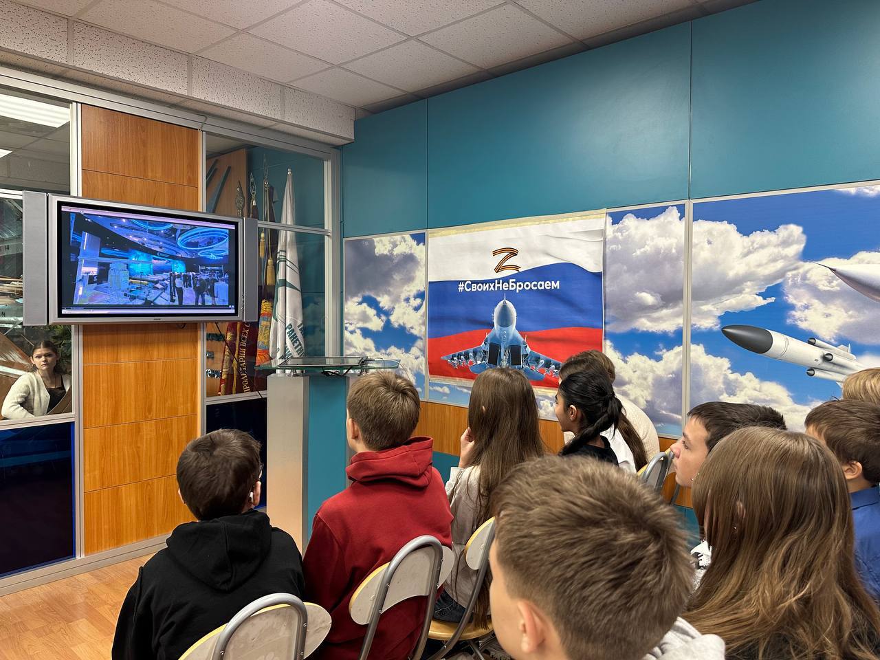 Учащиеся школы № 1 совершили познавательную экскурсию на предприятие «Тактическое ракетное вооружение» Учащиеся школы № 1 совершили познавательную экскурсию на предприятие «Тактическое ракетное вооружение»