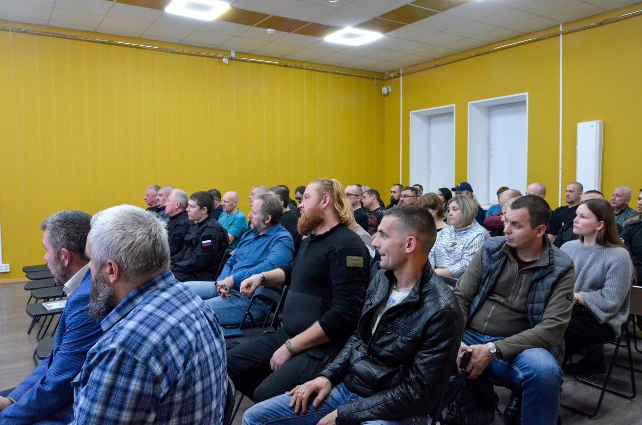 В Богородском округе состоялась церемония вручения удостоверений новым членам народной дружины В Богородском округе состоялась церемония вручения удостоверений новым членам народной дружины