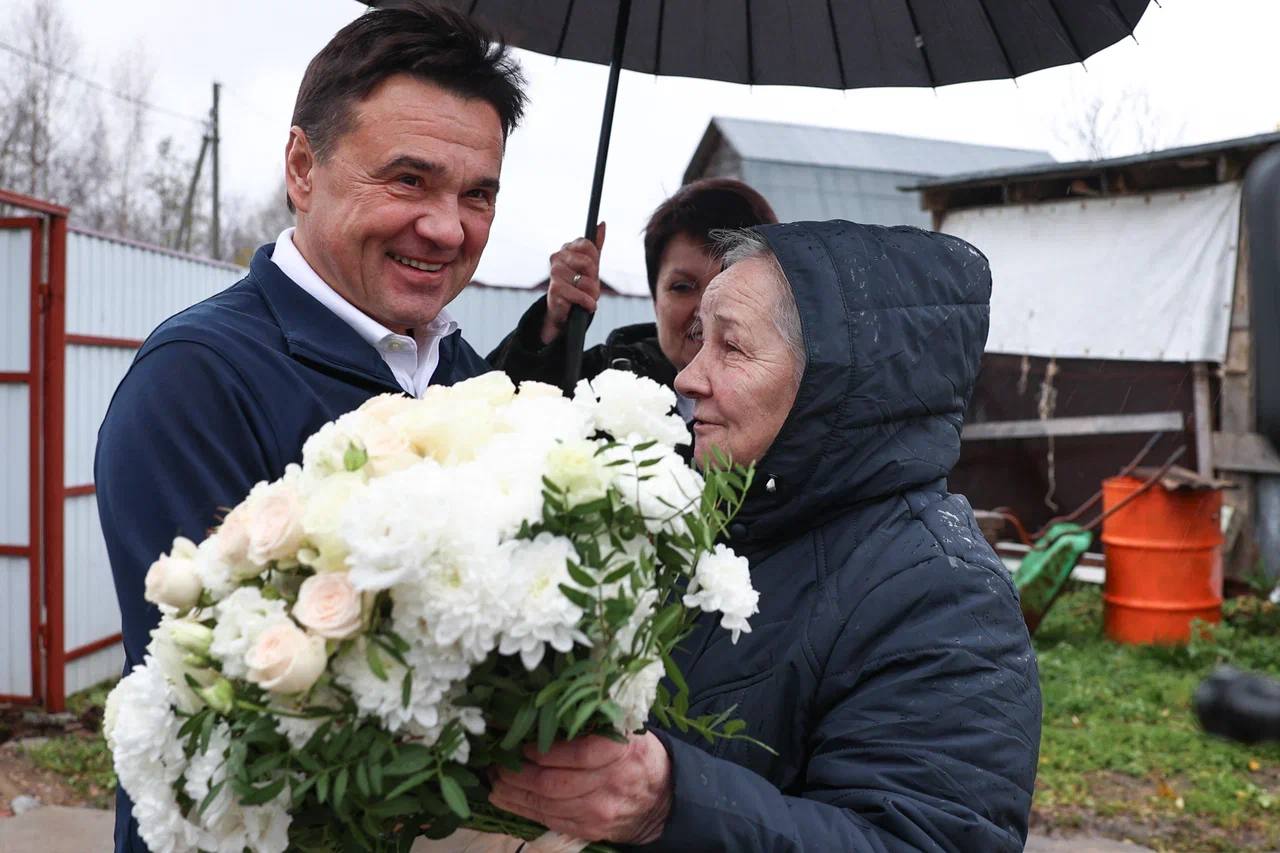 Андрей Воробьев навестил семью из Волоколамского округа, где оба сына служат в зоне СВО Андрей Воробьев навестил семью из Волоколамского округа, где оба сына служат в зоне СВО